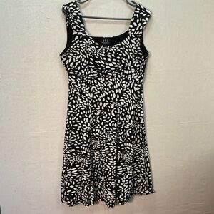 NEW WOMAN DESIGN Black & White Print Scoop Neck DRESS —- Large